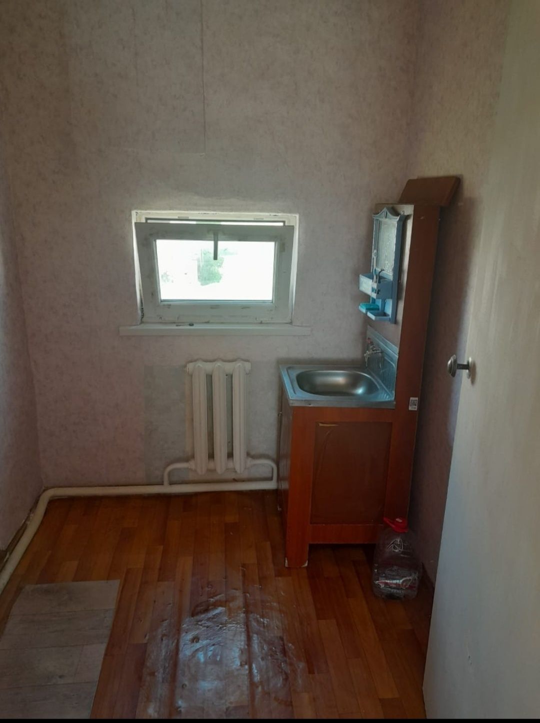 Сарытау  1 бөлмелі Ас бөлмесі  Кіреберісі бөлек   Жер үй