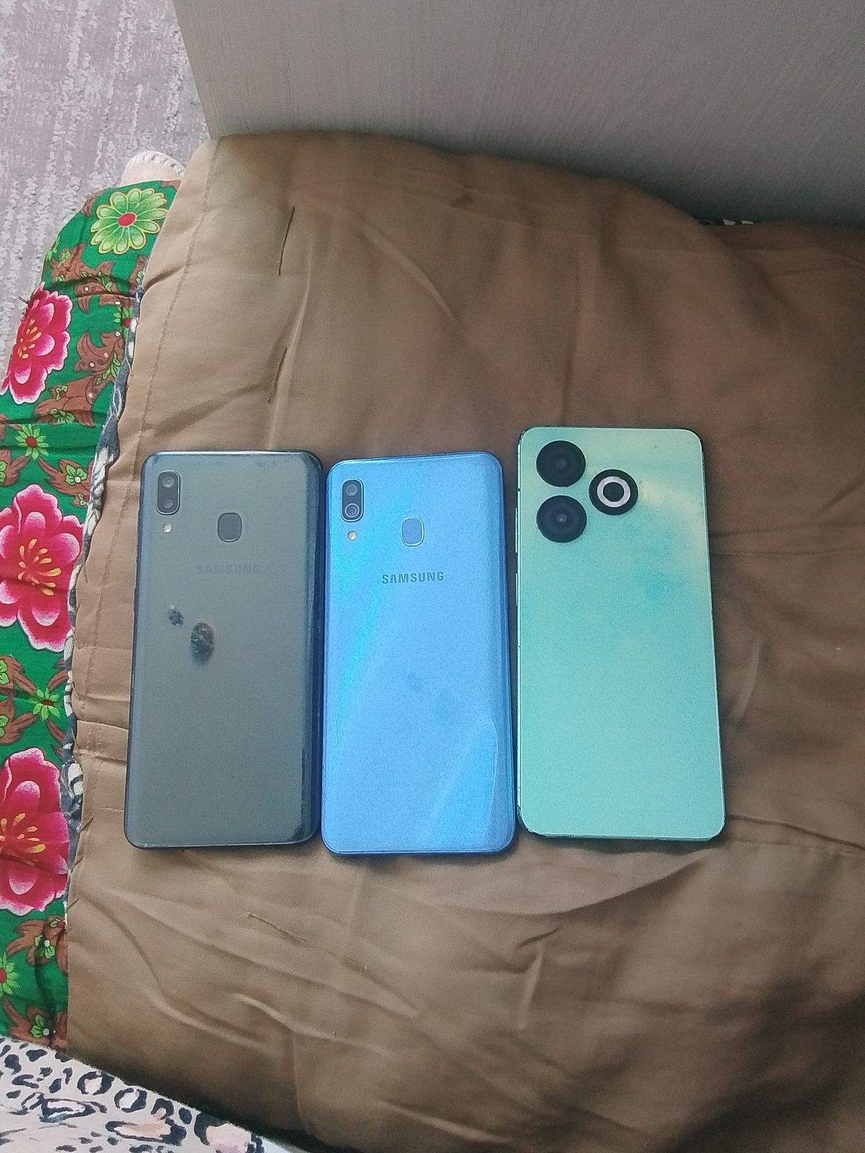 Продам 3 телефоны на запчасти Самсунг А 20,А30,infinix