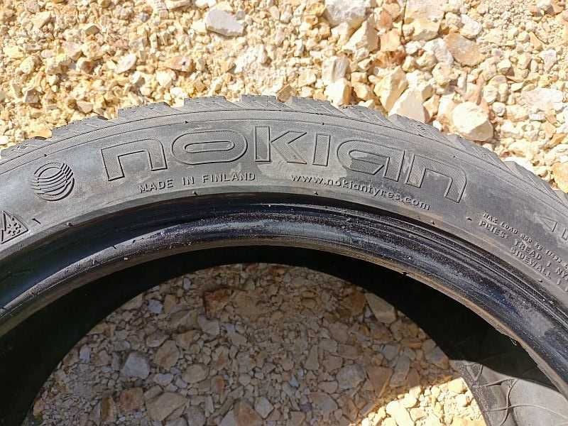 Две шины 205/50 R17 - "Nokian Hakkapeliitta-4" (Финляндия), зимние.