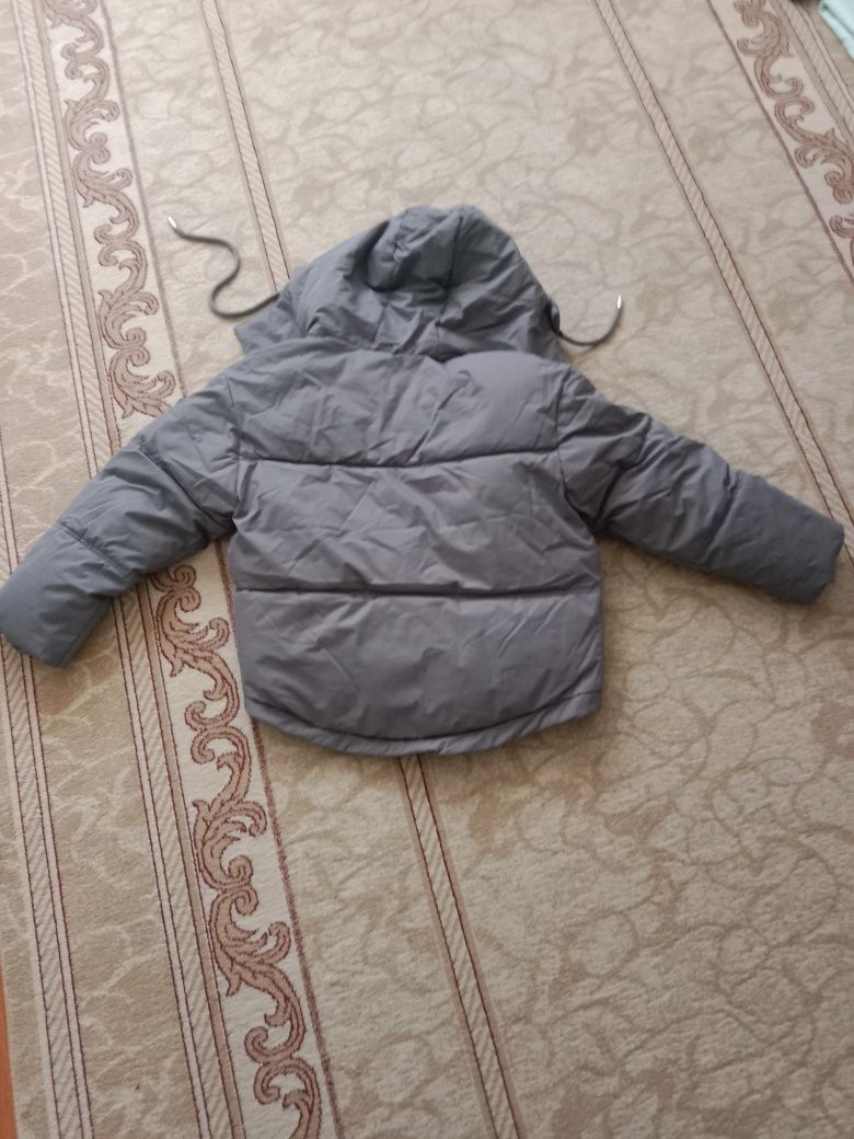 Продам 2 женских курток новый ни разу не одевались!
