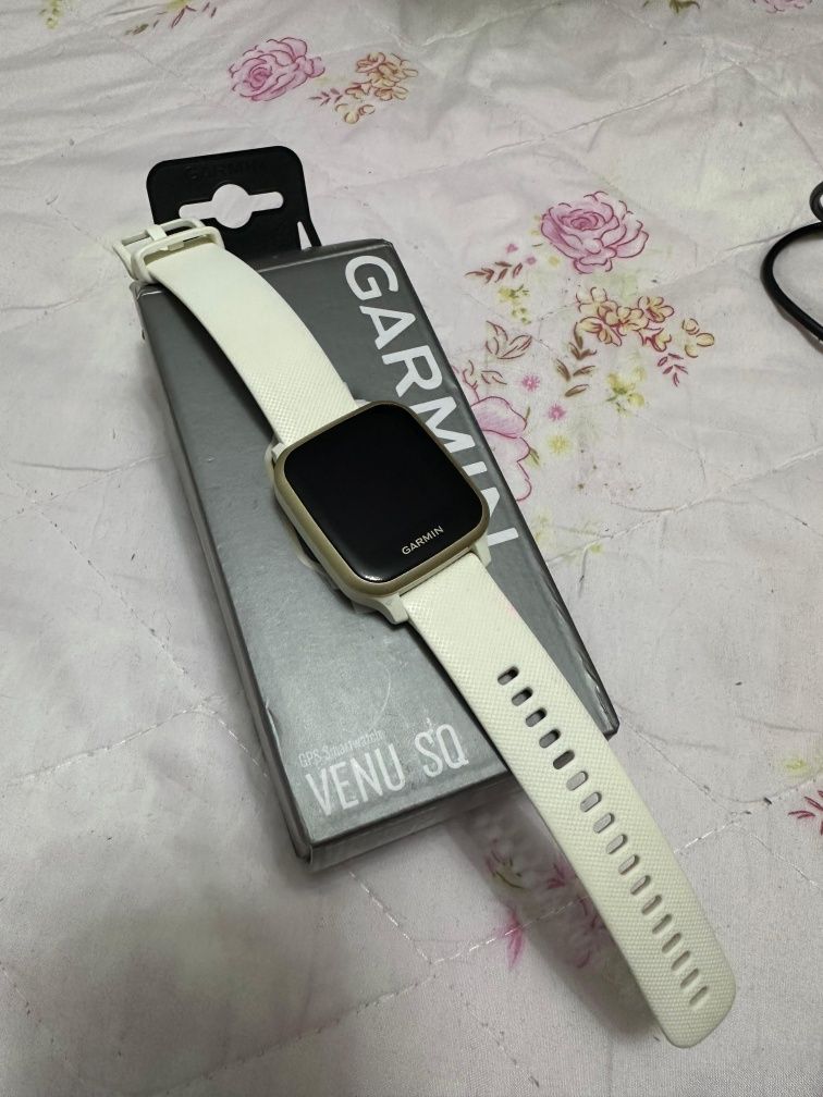 Часы Garmin Venu SQ смарт часы