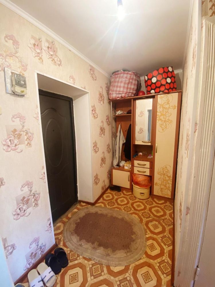 Продам 1 ком кв на 8ом мкр