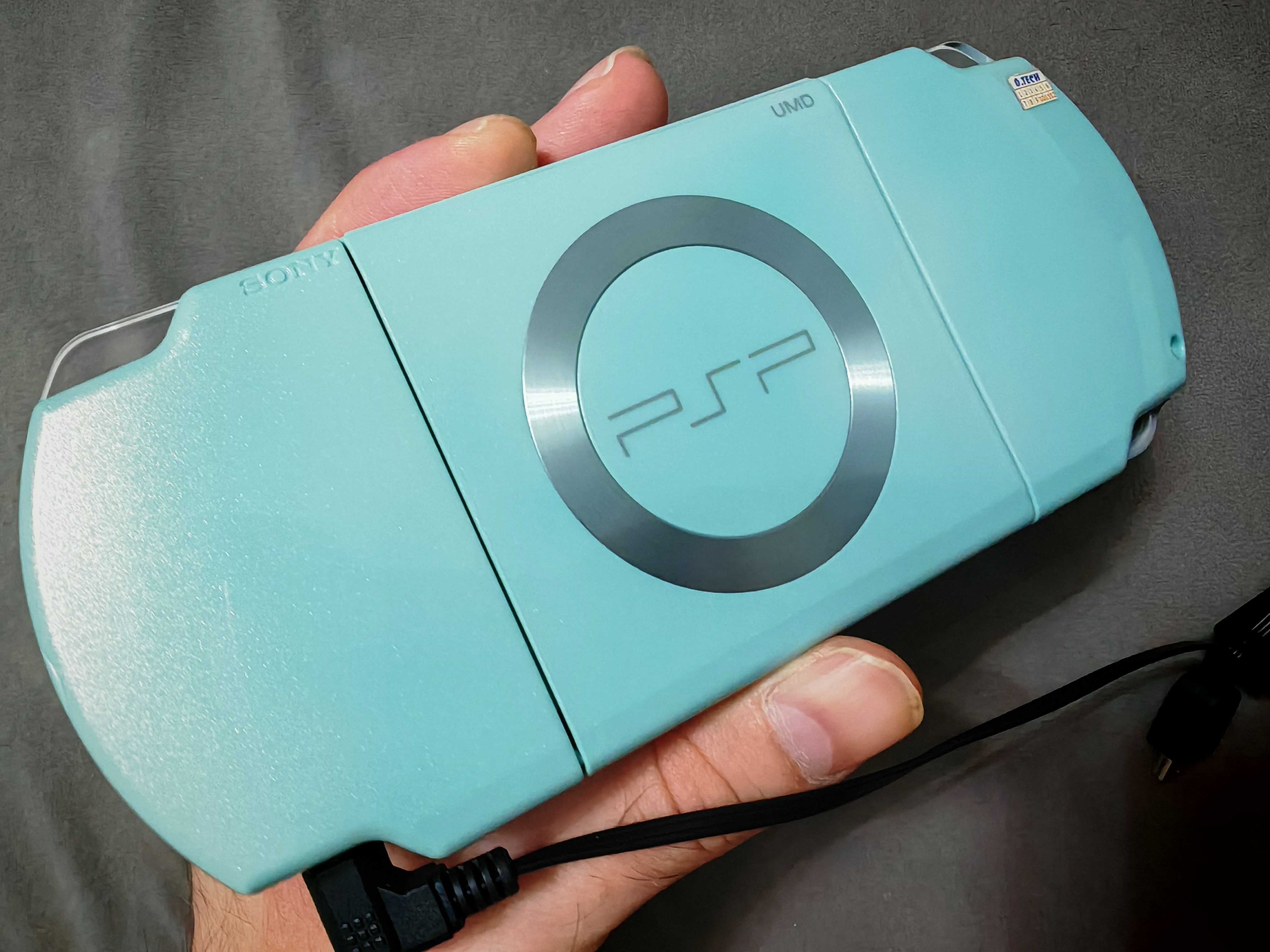 Продам новую PSP-2000 Mint Green