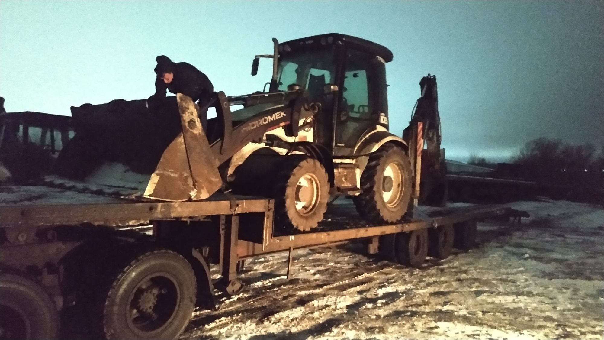 Экскаватор Погрузчик.Приемлемые цены.Опытные операторы.Услуги аренды.