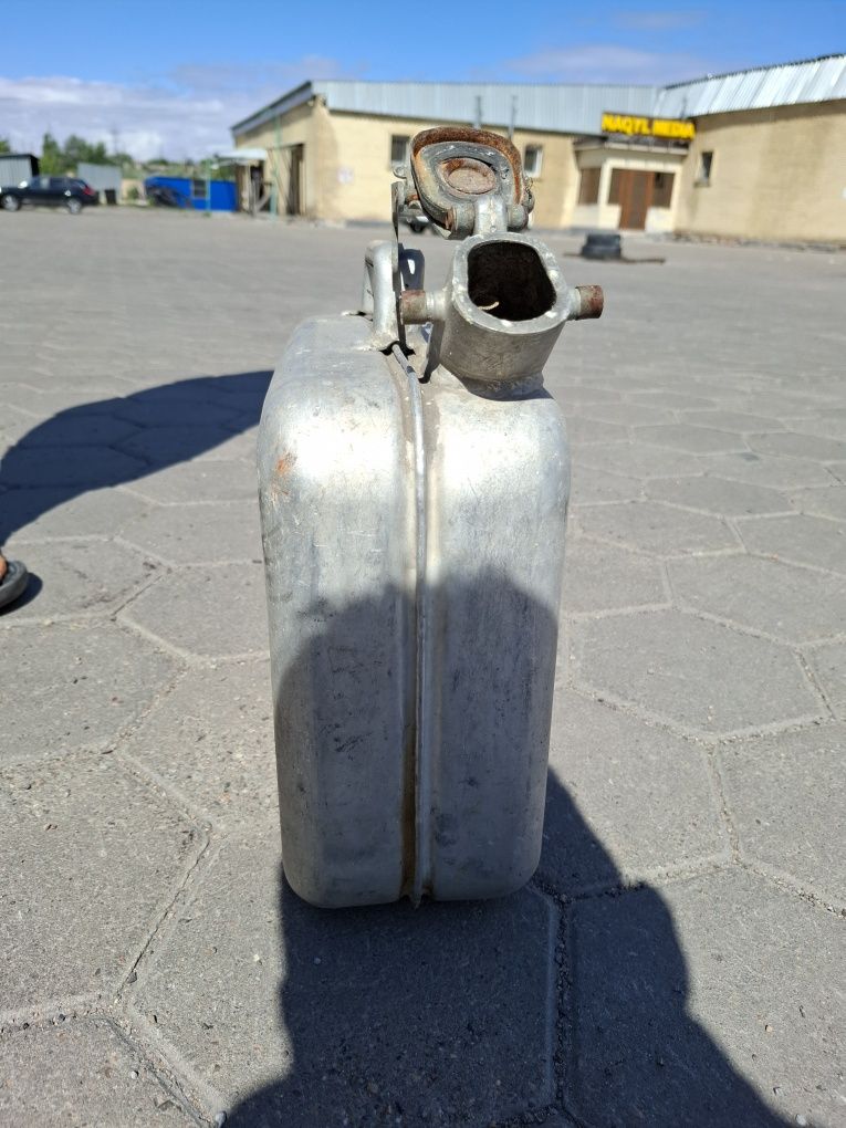 Продам канистру алюминий 5л