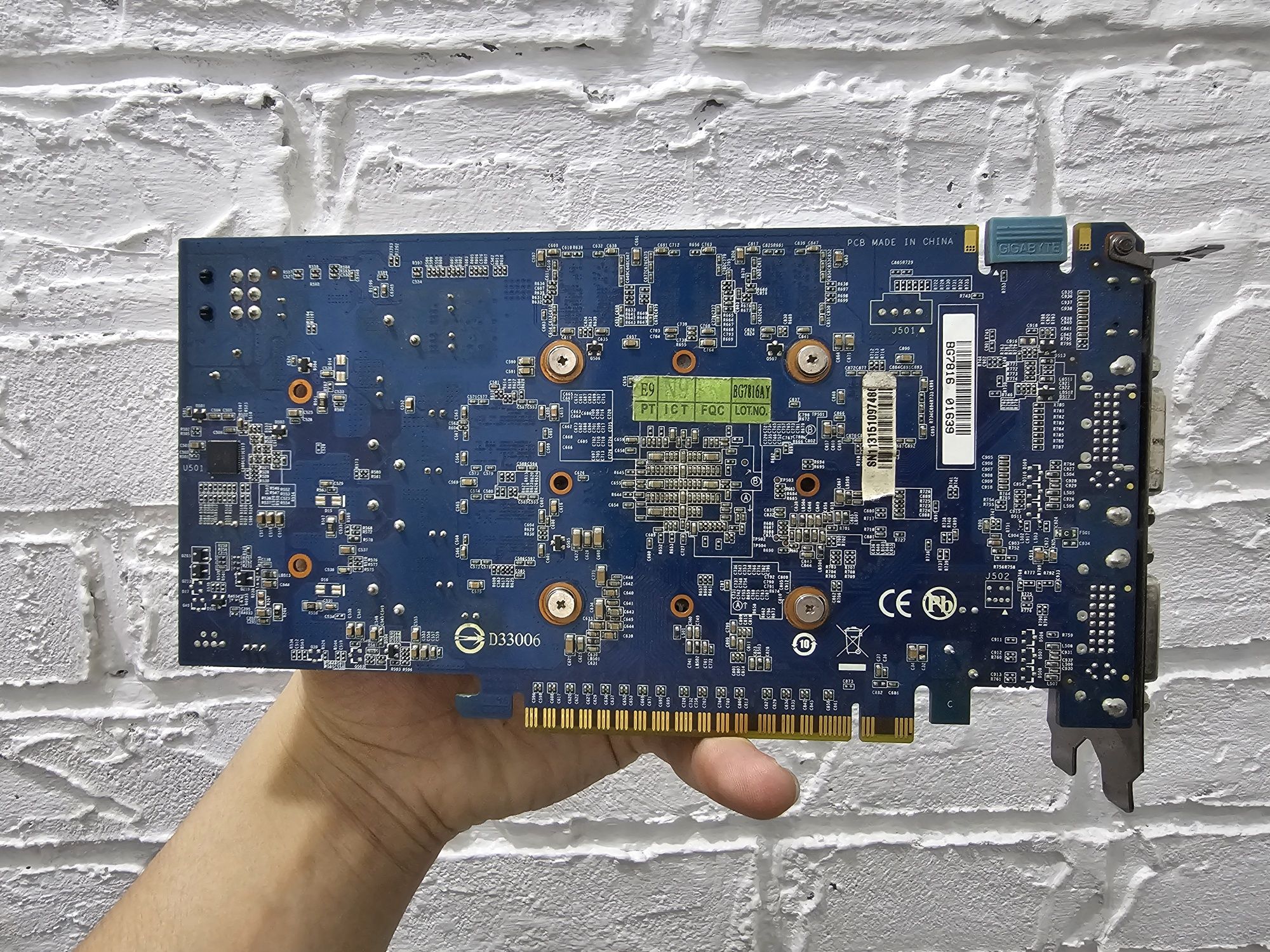 Видеокарта GIGABYTE GeForce GTS 450 1 Гб.  Не вскрывалась