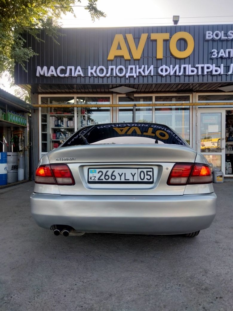 Машина митцубисси галант дутый