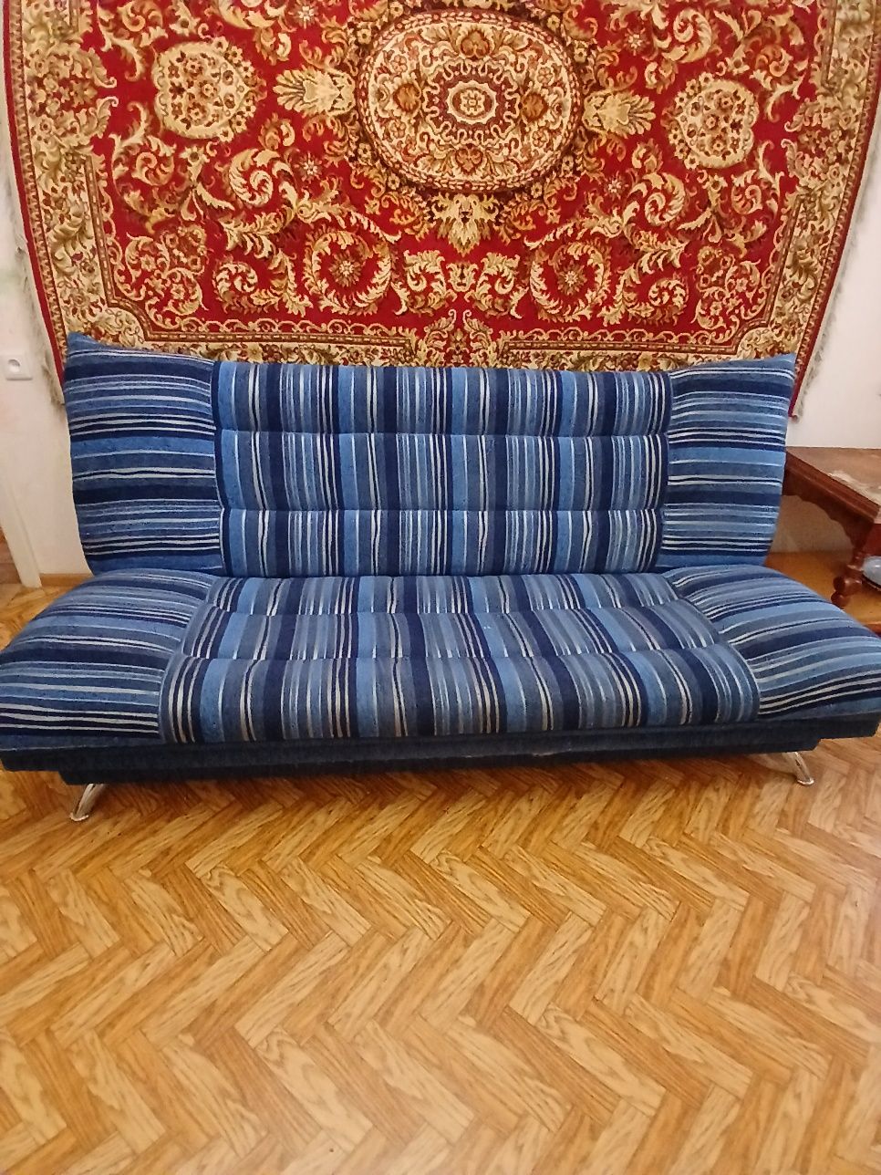 Диван и два кресла