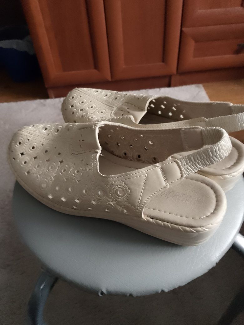 Басаножки новые продам. 41 размер