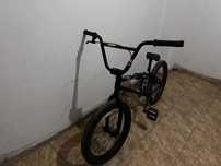 Продам вело-трюковой BMX чёрный