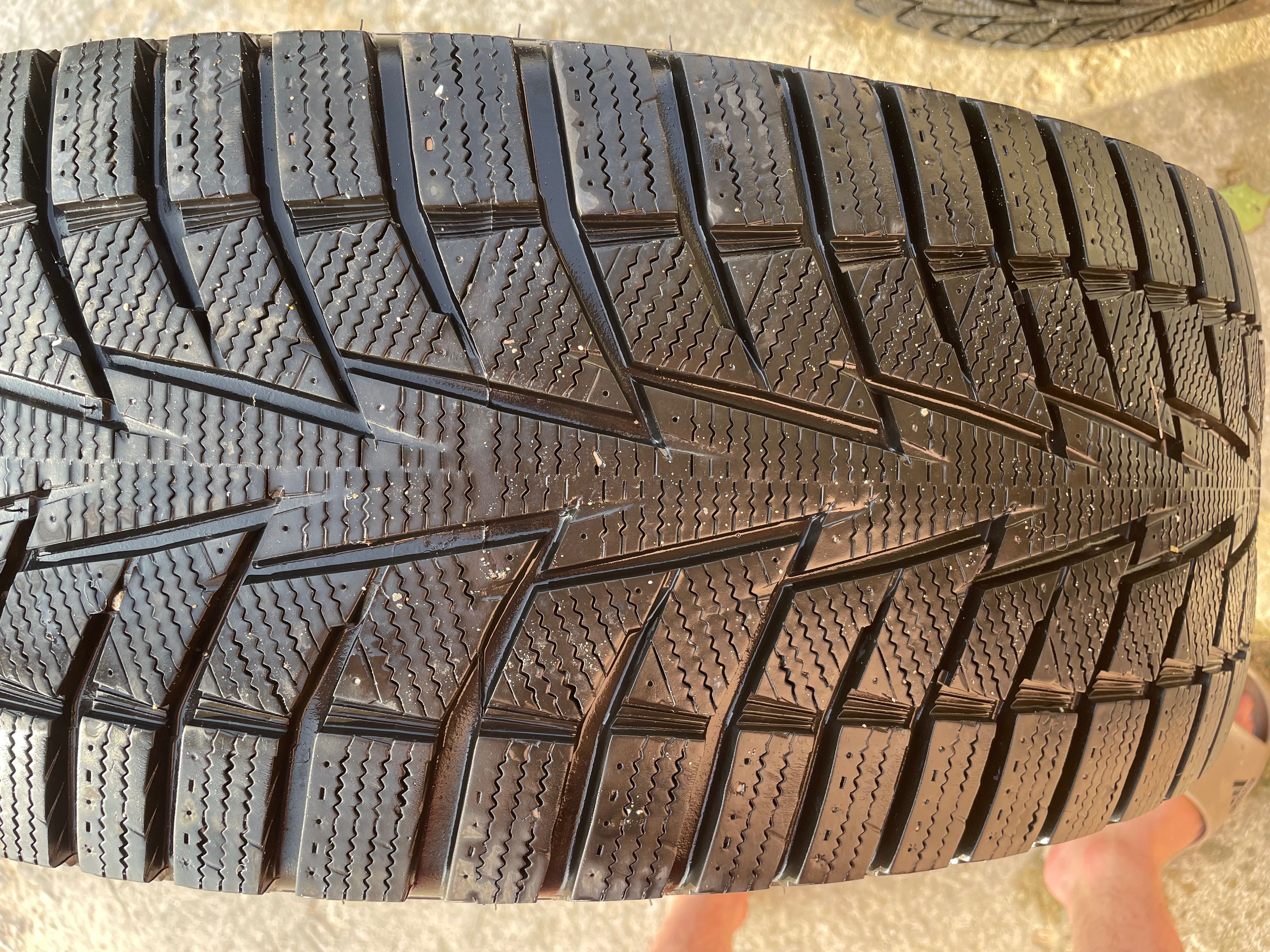 Зимняя резина Hankook 265/65/R17