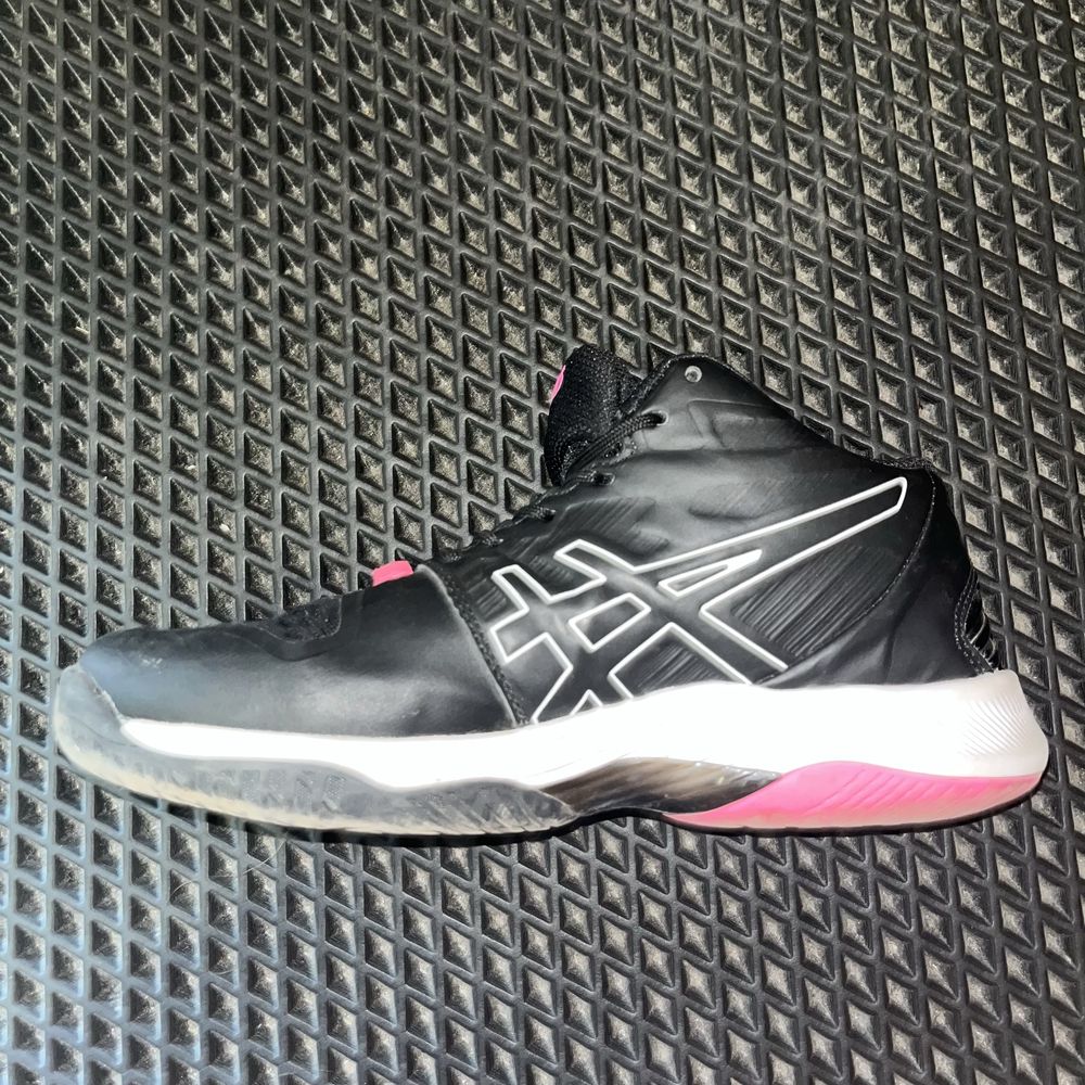 Продам кроссовки Asics SKY ELITF FF