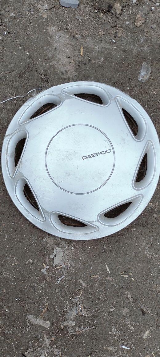 Колпаки 1 шт.равон Р 3  R 14. 1шт деу R14 б.у.1шт.фольц R15.