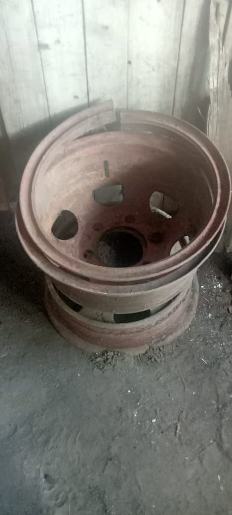 Продам диски и шины газ 66
