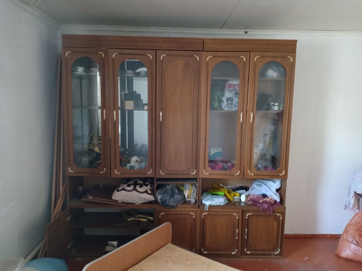 Стенный шкаф или стенка бушный