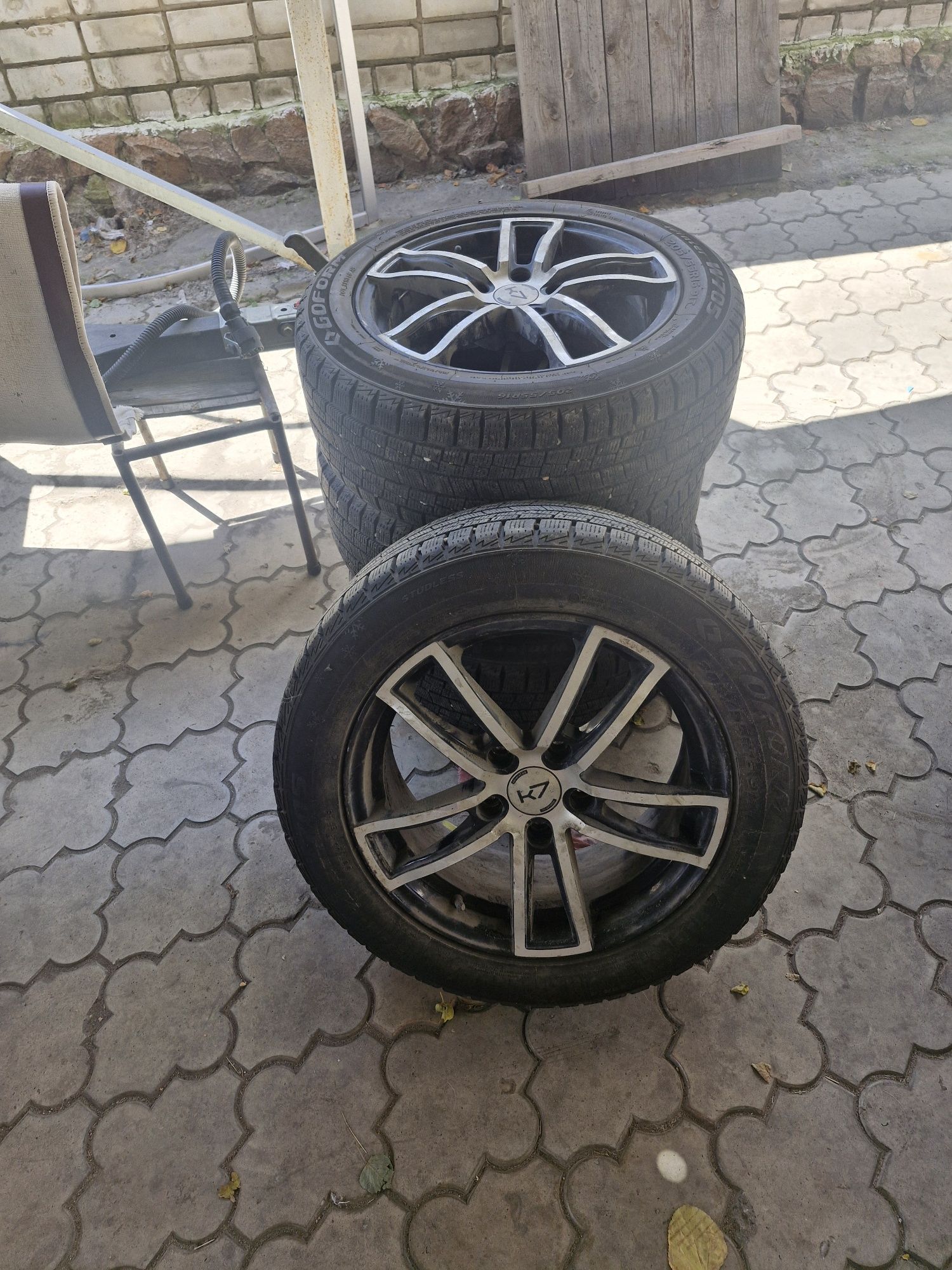Продам резину с дисками на 16