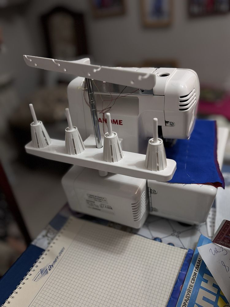 Продам оверлок Janome 714