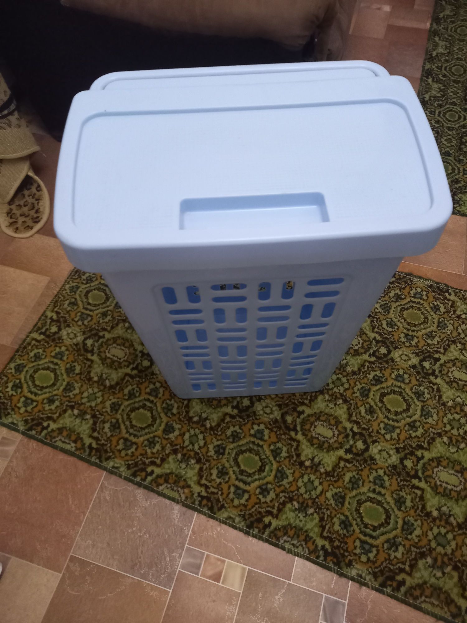 Продам корзину для белья.