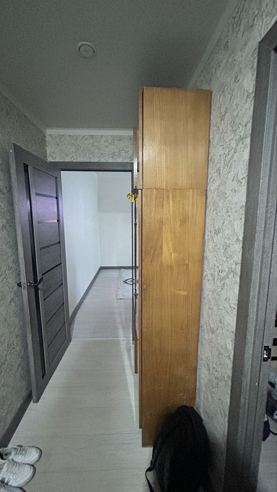 Продается шкаф и стол кухонный