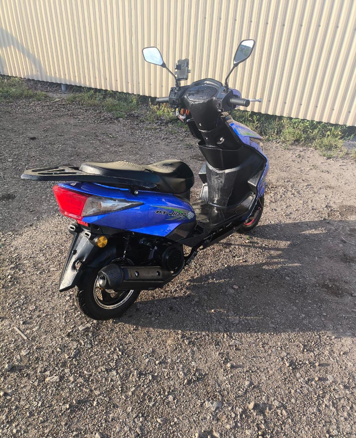 Продам скутер м8