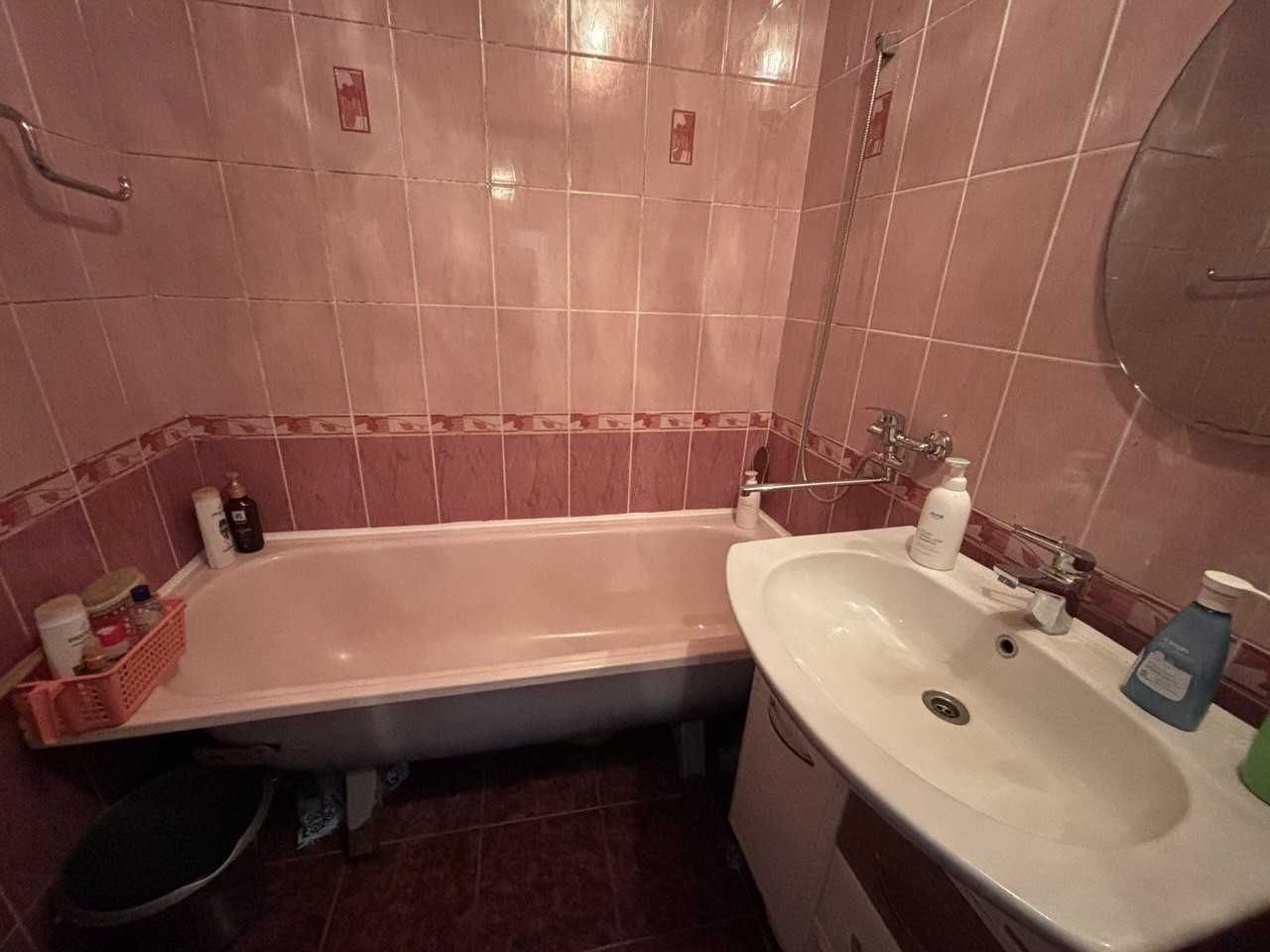 Продам 2-ком квартиру в 7 мкр