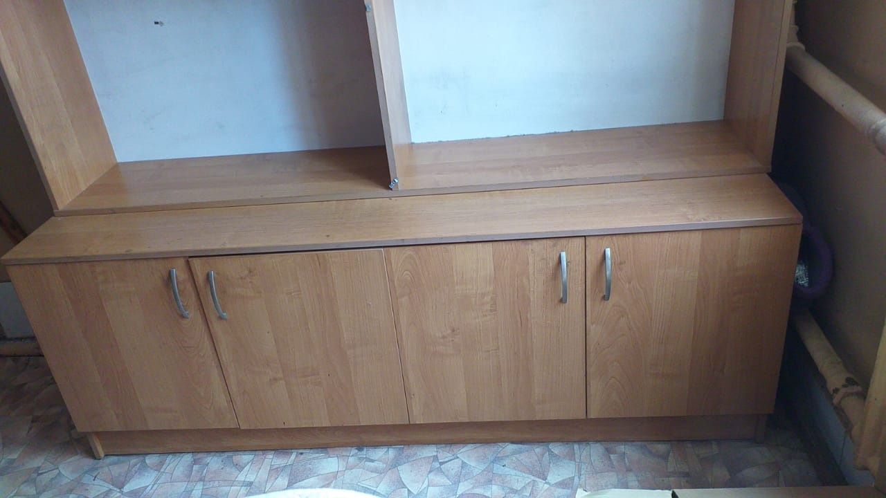 Срочно продам  шкаф  и тумба
