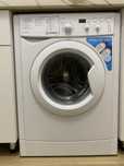 Стиральная машина indesit iwsd 51051 практически новая.