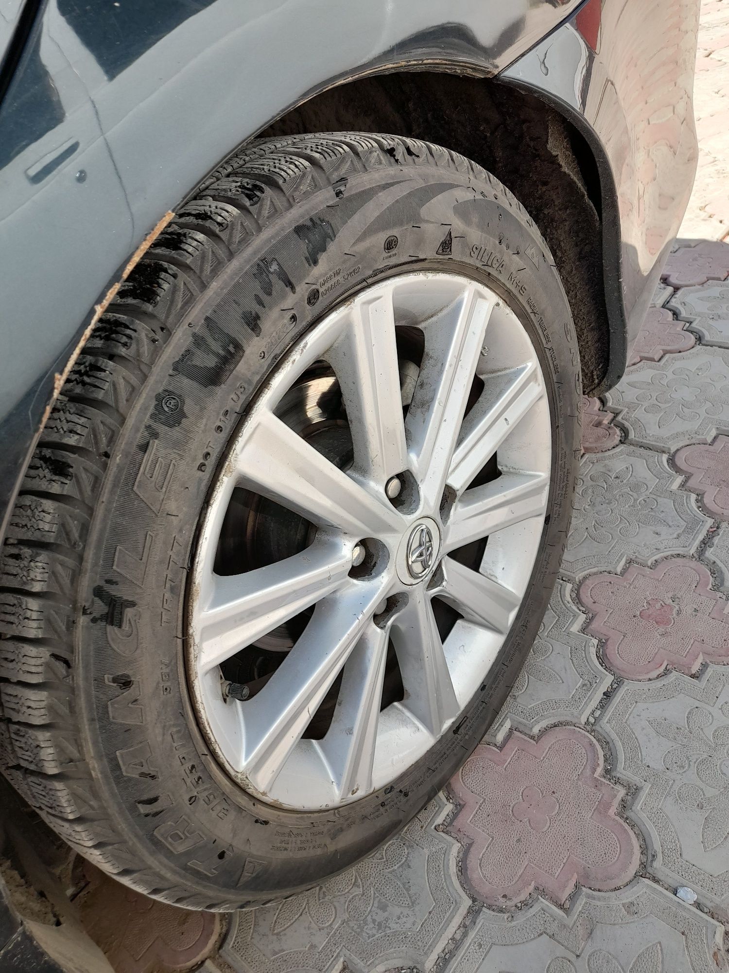 Диска пакришка сезона размер 215/55 R 17