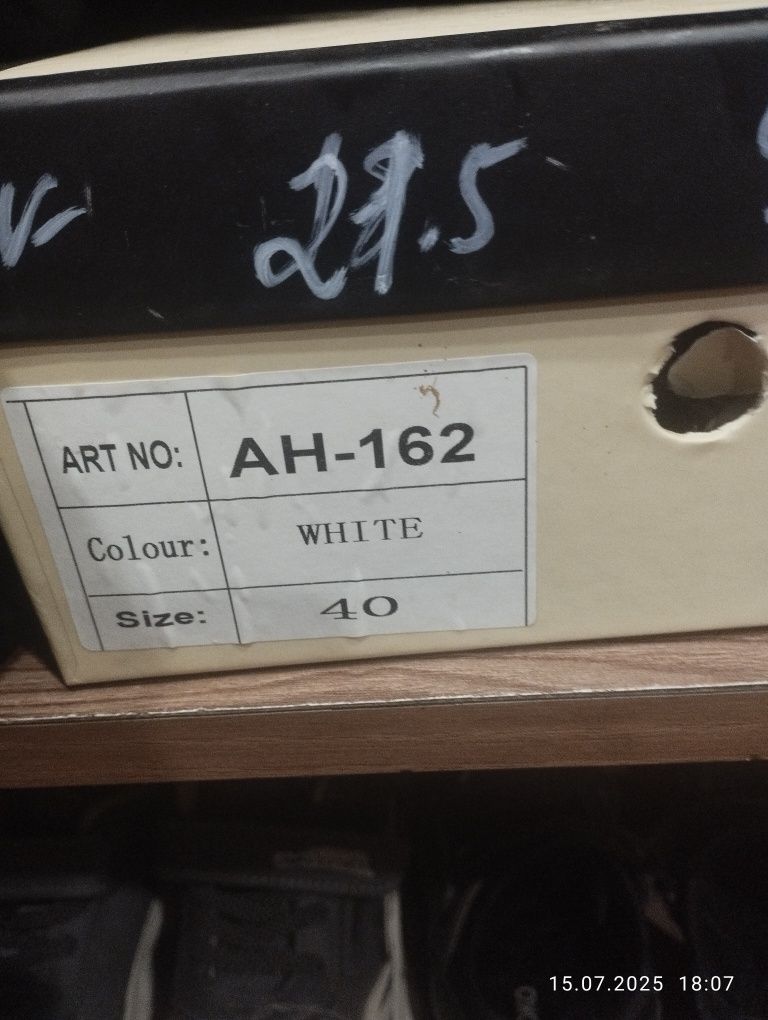 Туфли белые на каблуке