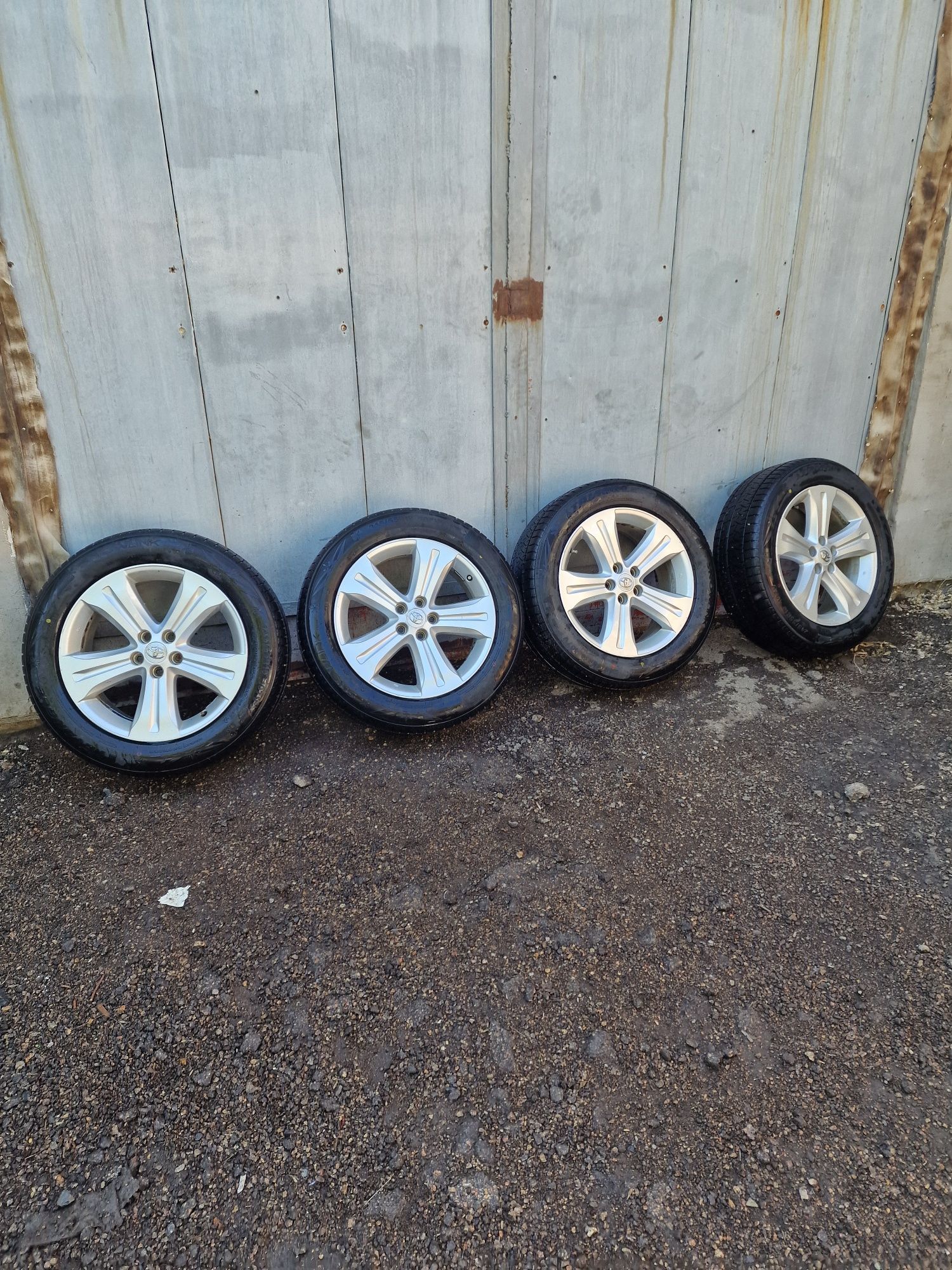Продам оригинальные диски с резиной 245*55*R19