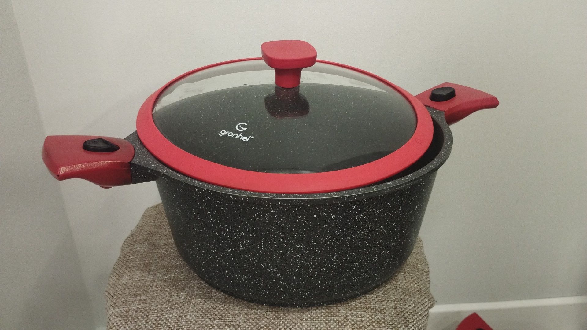 Срочно продам кастрюлью