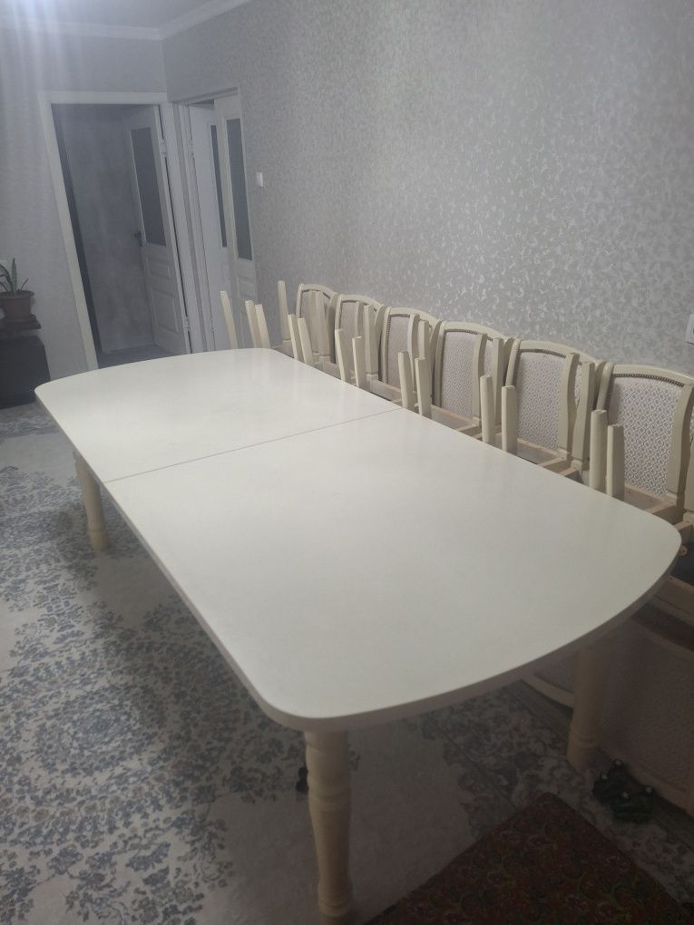 Қонақ бөлмеге арналған стол.