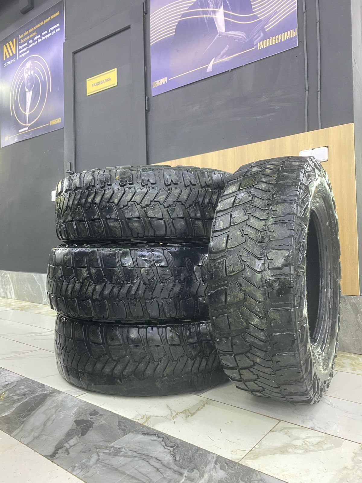 Покрышка LT265/70R17