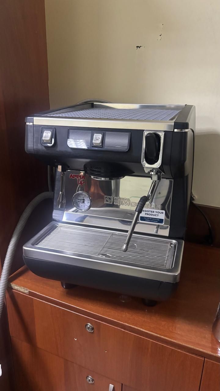 Кофеаппарат Simonelli Италия, кофемолка