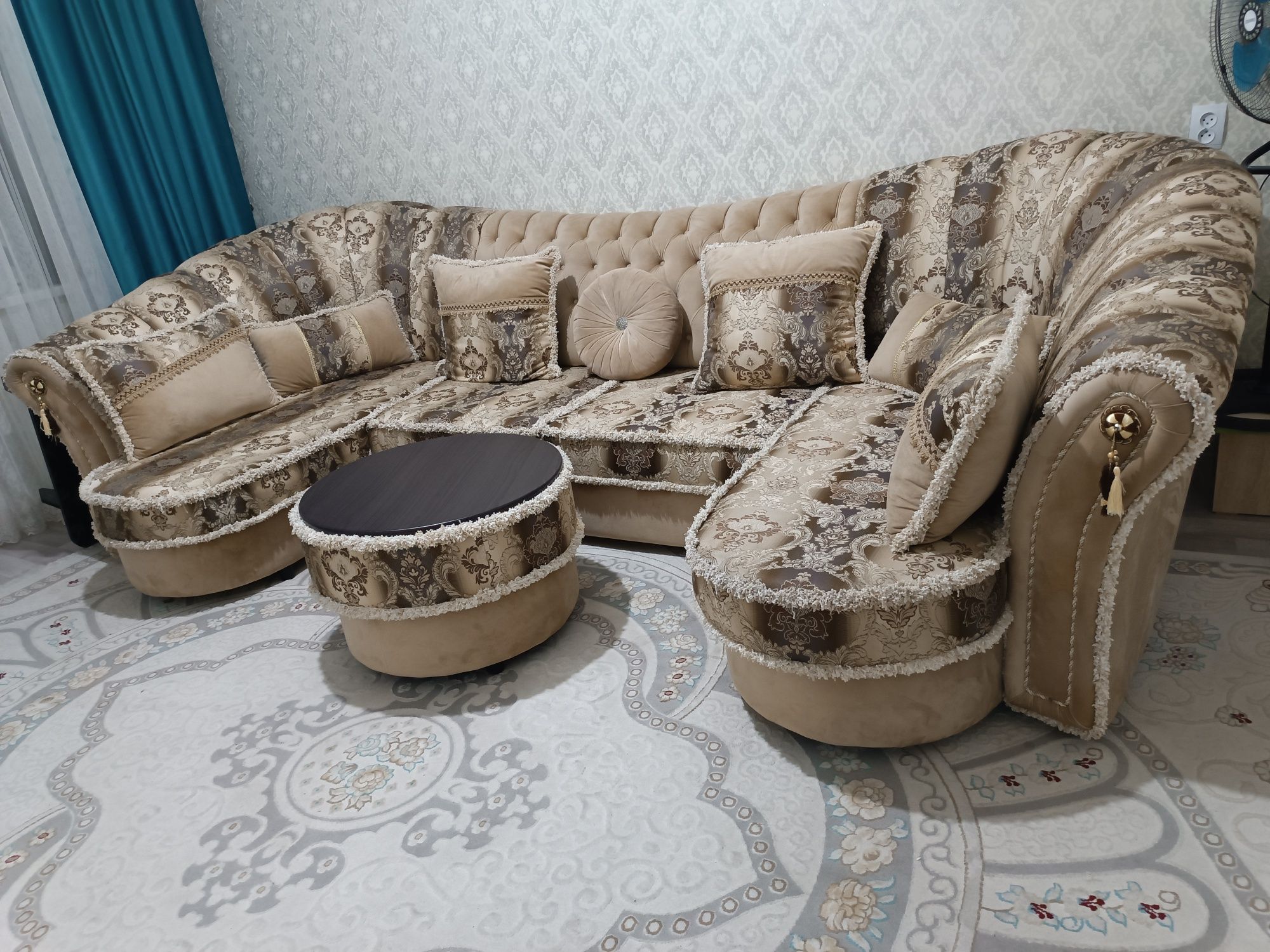 Продам уютный диван раскладывается, имеются ниши с двух сторонх