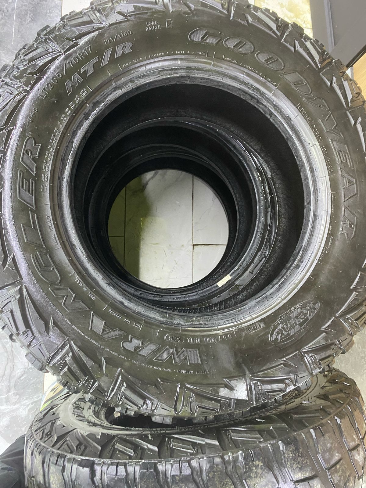 Покрышка LT265/70R17