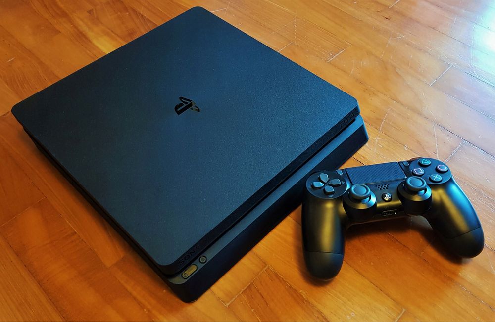 PlayStation 4 (PS), 2 джойстика, 11 дисков с играми, коробка