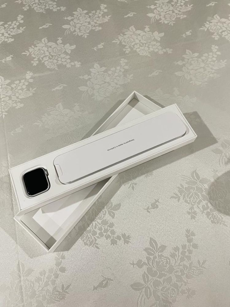 Продам срочно ! Apple Watch SE 40mm