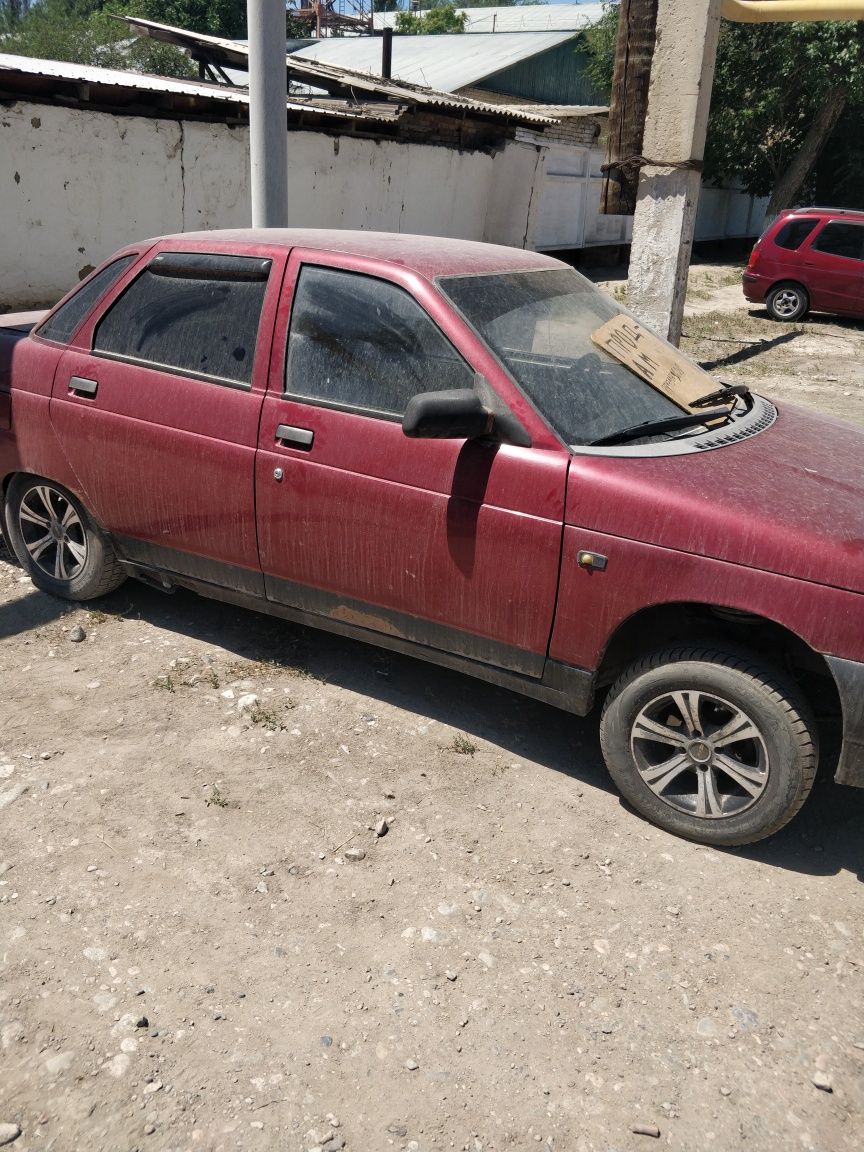 Лада 10 продам на запчасти мотор стукнул