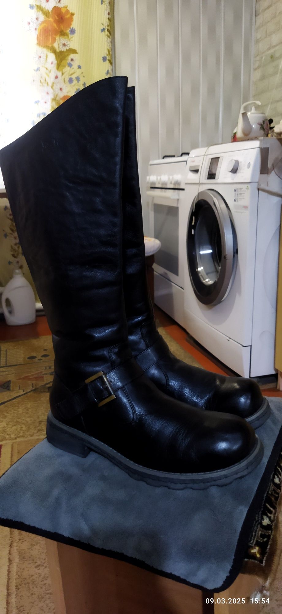 Продам женские сапоги