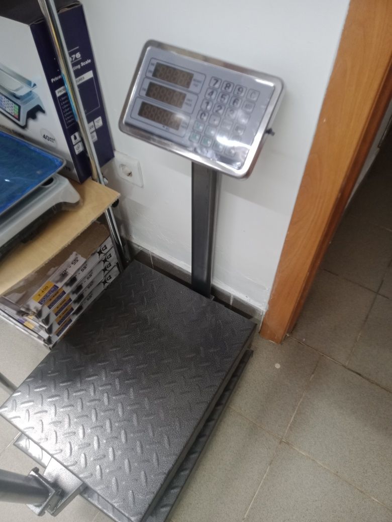 Весы напольные до 180  и 350 кг продаются