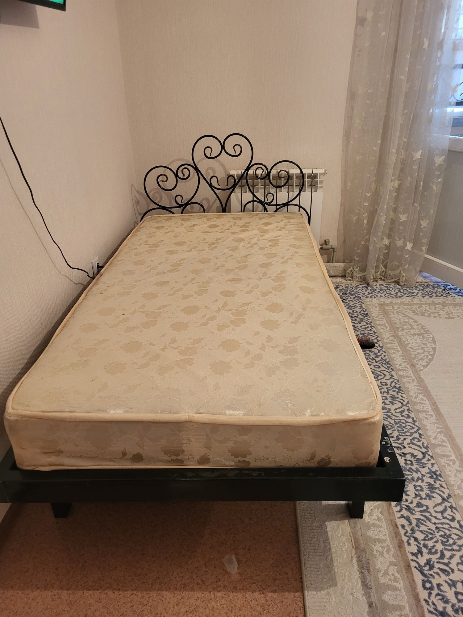 Железный кроват одноместный
