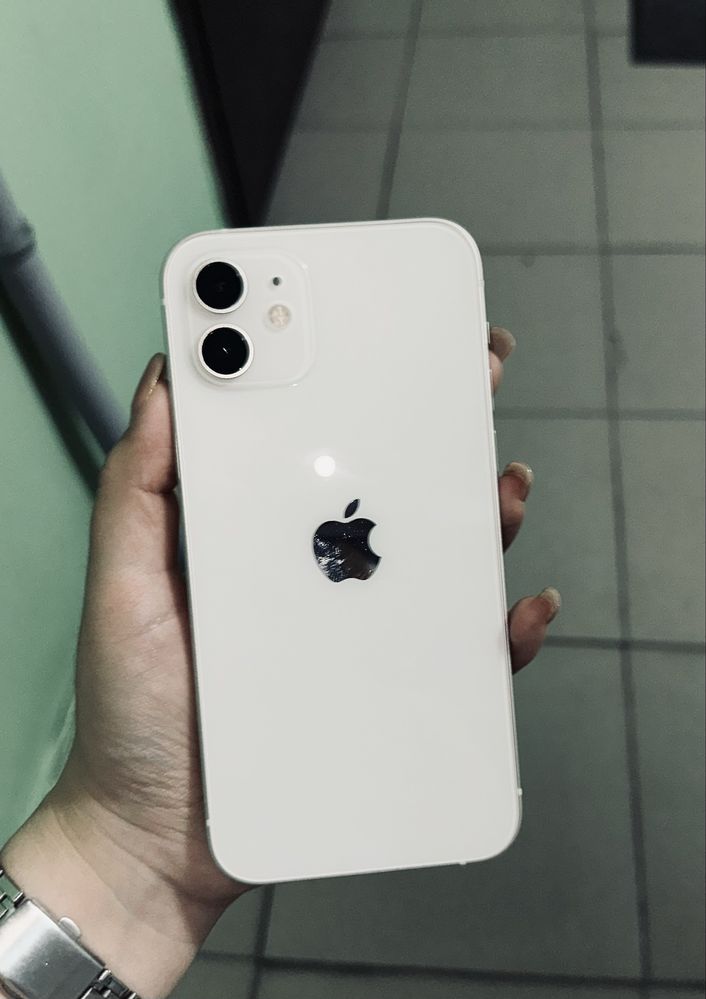 iPhone 12 в идеале новый