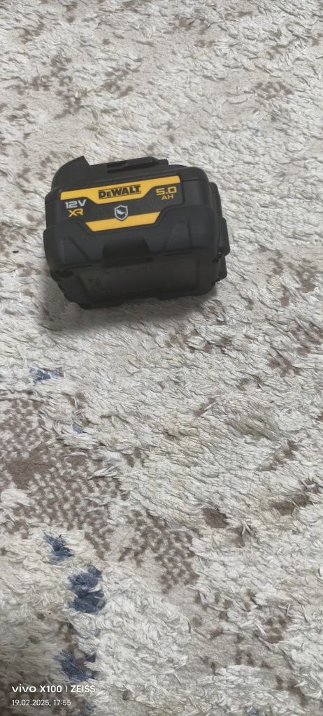 Батарейка dewalt 12v,5a