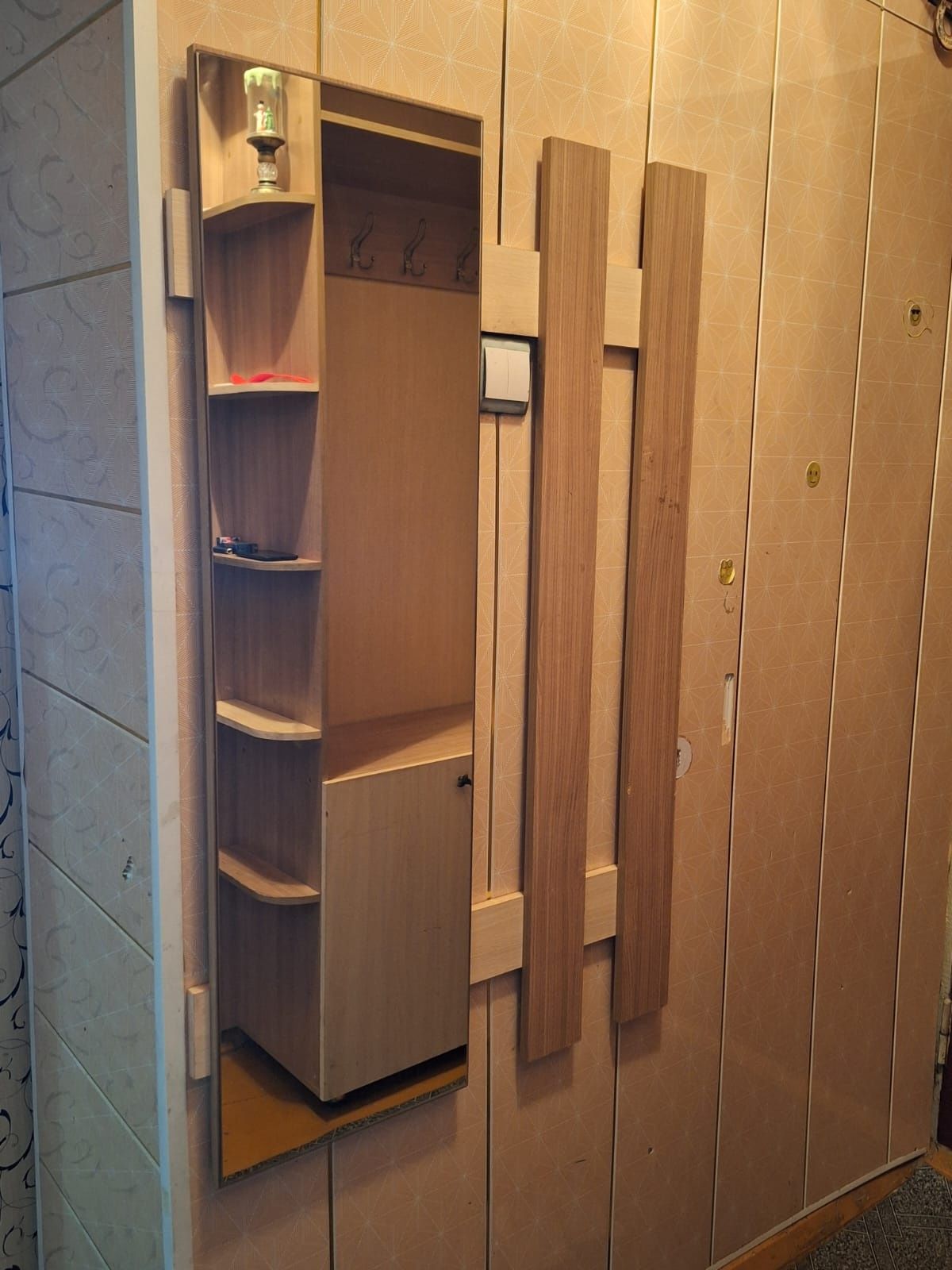 Продам шкаф в прихожую