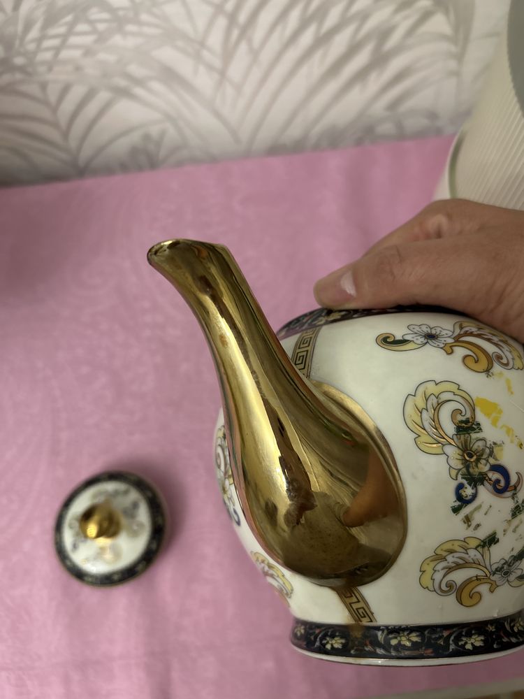 Продам красивый чайник