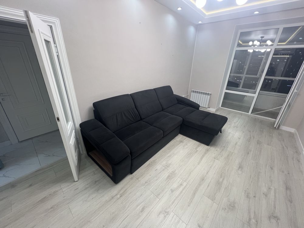Продам диван 2.5 метров графитового цвета