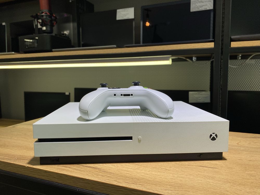 XBOX One S, 1 TB, 1 джойстик, белый, 10412/А10