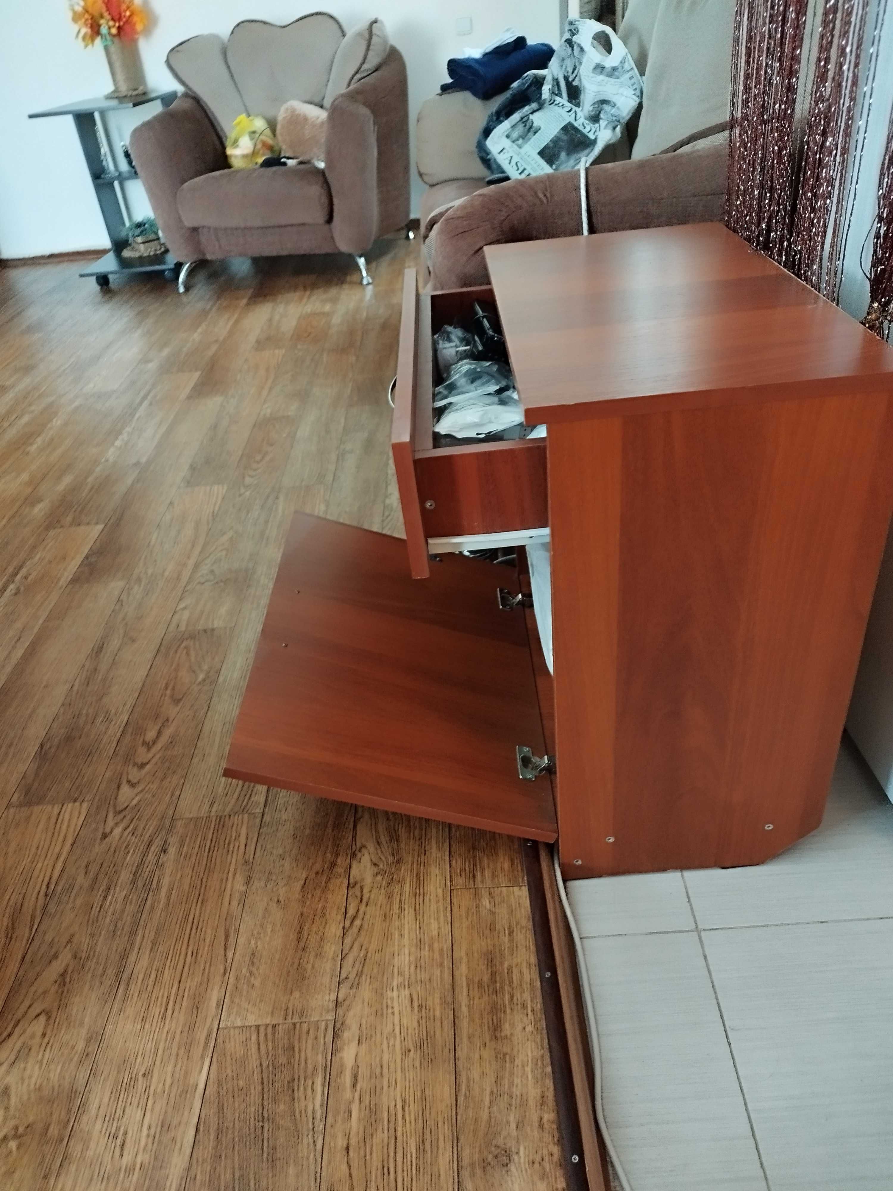 Тумбочка для обуви