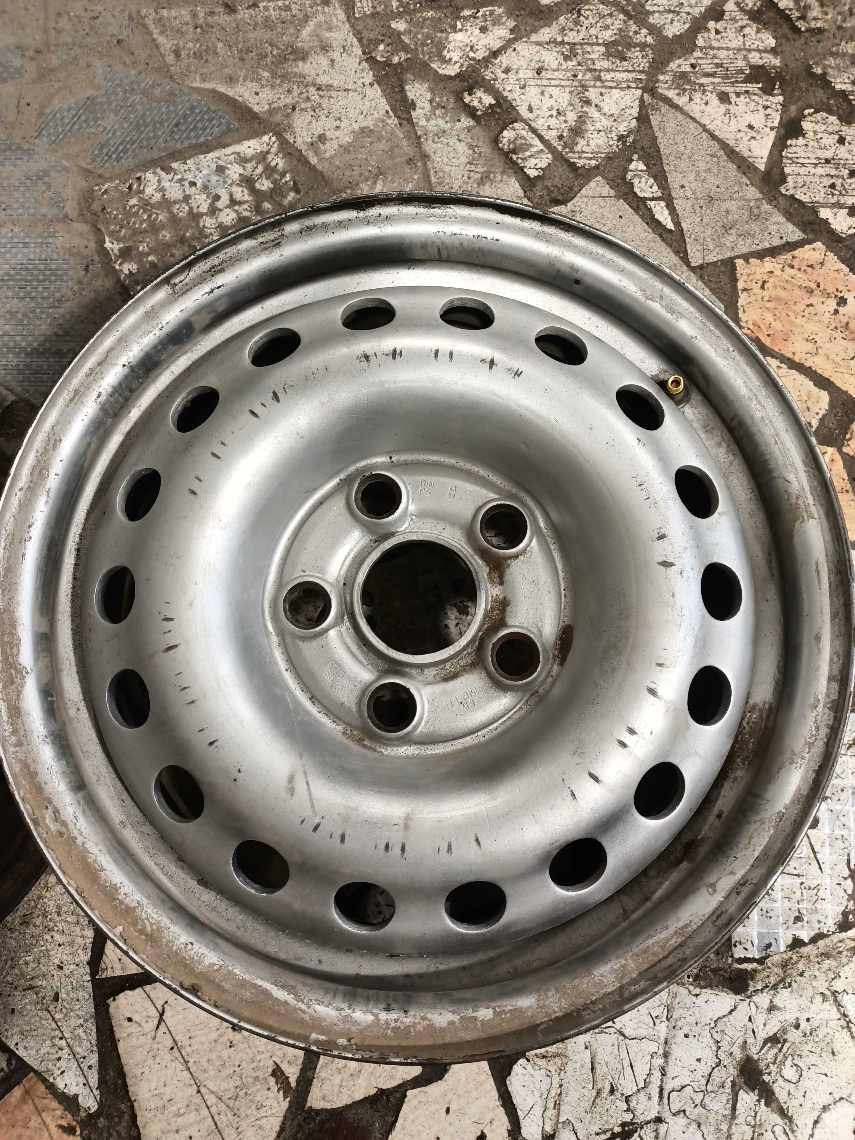 Продам железные диски 15.4шт 5*112